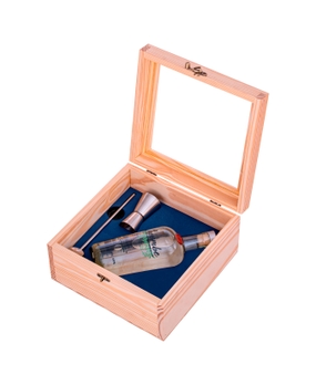 Caixa de madeira com Gin Lacombe
